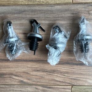 Olive Oil Bottle Spouts 4 NEW